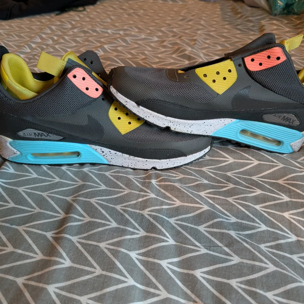 Nike Air Max 90 Sneakerboot Size 10.5 Mens Grey Yellow Blue 616314-001 - Picture 3 of 9